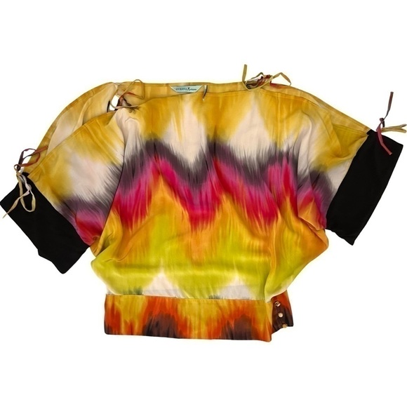 GUESS by Marciano 100% Silk vibrant tie dye cold shoulder top blouse - Picture 4 of 7